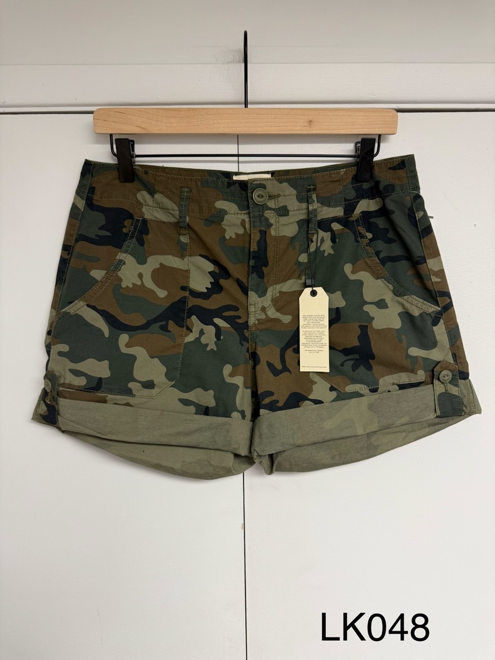 NWT Sanctuary Standard Surplus Explorer Camo Utility Shorts 27